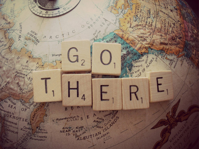 Част от глобуса с надпис Go there